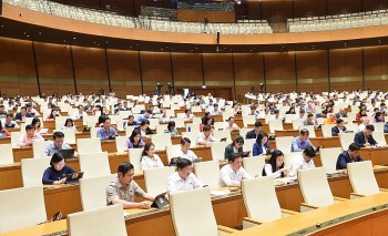 Quốc hội “chốt” tăng lương cơ sở lên mức 1,8 triệu đồng/tháng từ 1/7/2023