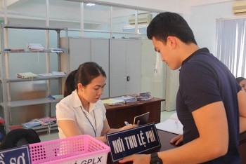 Từ hôm nay 14/11 người dân được đổi giấy phép lái xe trực tuyến