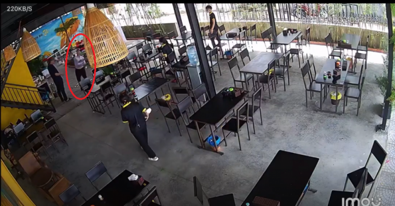 Kỷ luật cán bộ ném tiền lẻ tại quán ăn ở Đà Nẵng