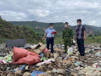 Quản lý thị trường Sơn La phát hiện lượng lớn sữa tắm hết hạn sử dụng