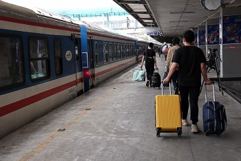 Ngành đường sắt khuyến cáo hành khách không mua vé tàu Tết qua 