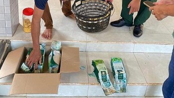 Quảng Trị: Người dân nhặt được gần 7kg nghi làma tuý trôi trên biển