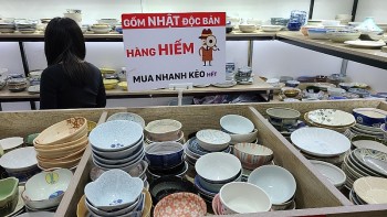 Gốm sứ Nhật Bản:  Hút khách bởi hàng 