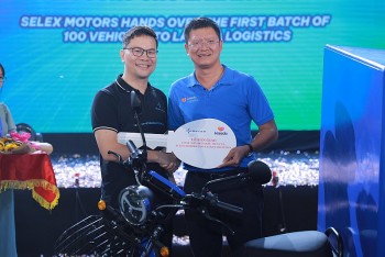 100 xe máy điện được Lazada Logistics đưa vào hoạt động giao vận trong năm 2023