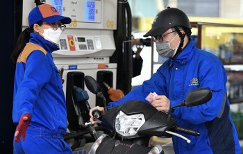 Giá xăng dầu hôm nay 1/12 giảm sâu: Xăng giảm từ 992- 1.083 đồng/lít, giá dầu giảm 1.078 - 1.588 đồng/lít