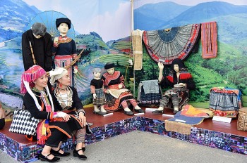 Bảo tồn phát huy trang phục truyền thống dân tộc thiểu số góp phần phát triển bền vững văn hóa