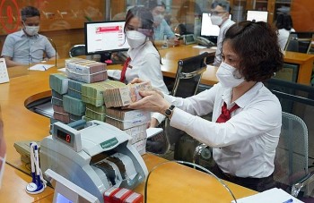 Lãi suất cho vay tiếp tục hạ nhiệt: Kịch bản nào cho nền kinh tế?