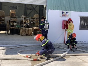 PC Kon Tum: Thực tập phương án chữa cháy và CNCH tại Kho vật tư