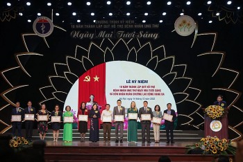 Roche Pharma Việt Nam được vinh danh vì đóng góp tích cực xây dựng Quỹ hỗ trợ bệnh nhân ung thư