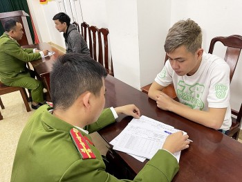 Thừa Thiên Huế: Chia hai mũi trinh sát, bắt nhóm cá độ bóng đá hơn 55 tỷ đồng