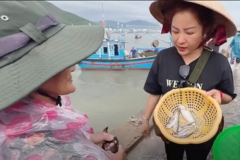 Danh hài Thúy Nga nói gì khi gây tranh cãi chuyện làm từ thiện?