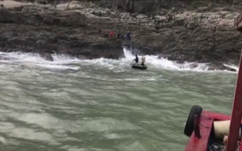 Đã tìm thấy thi thể người phụ nữ mất tích khi lấy rong biển ở Hà Tĩnh