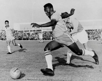 Video: Top 10 bàn thắng “để đời” của vua bóng đá Pele