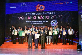 Tôn vinh các tấm gương vì an toàn giao thông