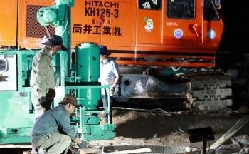 Cứu hộ bé trai mắc kẹt trong trụ bê tông: Áp dụng kết hợp khoan xoáy nước áp lực lớn