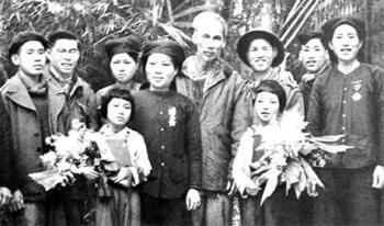 Tư tưởng Hồ Chí Minh về tuyên truyền điển hình tiên tiến trong phong trào thi đua yêu nước