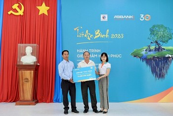 Tết An Bình 2023: Trao tặng 10.000 cây xanh, 25 suất học bổng và 5km đường ống nước sạch
