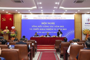 EVNNPT: Nỗ lực vượt khó, hoàn thành tốt nhiệm vụ truyền tải điện