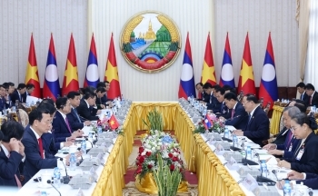 Dành ưu tiên cao nhất cho việc củng cố, vun đắp quan hệ Việt Nam-Lào