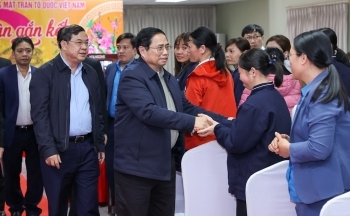 Thủ tướng chúc Tết công nhân lao động, gia đình liệt sĩ tại Nam Định