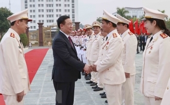 Chủ tịch Quốc hội Vương Đình Huệ thăm, chúc Tết Công an tỉnh Lào Cai