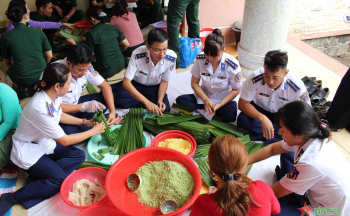 Mang Tết ra đảo xa