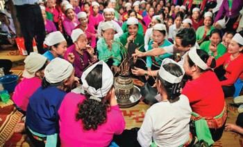 Ngày xuân ăn chạ