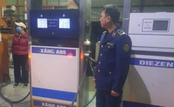 Quản lý thị trường Hà Nội: Xử lý 1 cơ sở kinh doanh xăng dầu niêm yết giá không đúng quy định