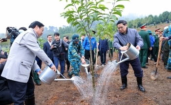 Thủ tướng dâng hương tưởng nhớ Chủ tịch Hồ Chí Minh và phát động Tết trồng cây Xuân Quý Mão