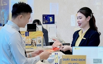Khai xuân, các ngân hàng lì xì hấp dẫn cho khách giao dịch