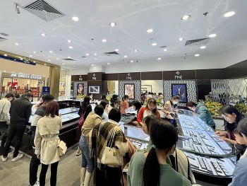 Sát ngày Thần Tài, giá vàng 