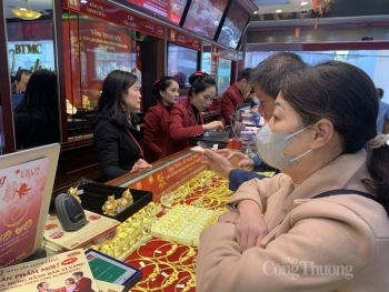 Fed tăng lãi suất lần thứ 9 liên tiếp, giá vàng SJC tăng trên 67 triệu đồng