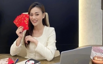 Phương Oanh khoe thiệp hồng đầu năm khiến dân mạng dậy sóng