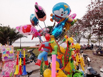 Từ vụ bé 4 tuổi bị bỏng bàn tay: Sử dụng bóng bay bơm khí hydro như thế nào để an toàn?