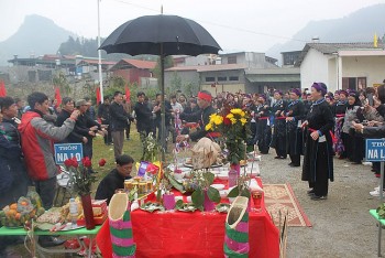 Tưng bừng Lễ hội xuống đồng của dân tộc Tày Tả Chải (Bắc Hà)