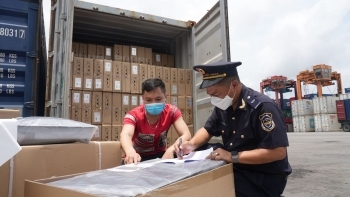 Nguồn thu xuất nhập khẩu giảm sâu trên 40%