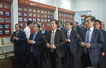 Tỉnh uỷ Bình Định thăm Chi bộ Nhà máy Đèn Quy Nhơn