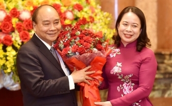 Nguyên Chủ tịch nước Nguyễn Xuân Phúc bàn giao công tác