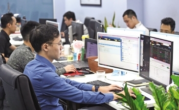 Nhiều cổ phiếu đối diện “án” rời sàn, cắt margin