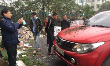 Hà Nội: Xác minh vụ chậu hoa rơi từ tầng cao chung cư xuống ô tô