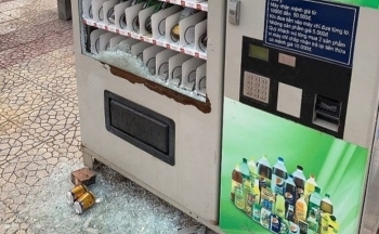 Quảng Ninh: Bắt nhóm thiếu niên phá máy bán hàng tự động