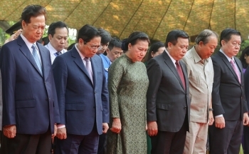 Thủ tướng Phạm Minh Chính dâng hương tưởng niệm đồng chí Huỳnh Tấn Phát