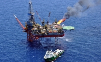 Thêm yếu tố khiến giá dầu tiếp đà lao dốc