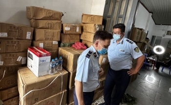 Phát hiện số lượng lớn nước hoa, mỹ phẩm có dấu hiệu nhập lậu, giả mạo
