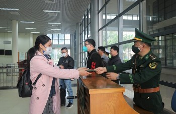 Tỉnh Quảng Ninh: 60 người xuất nhập cảnh qua cửa khẩu Móng Cái trong sáng ngày đầu khôi phục