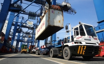 Xuất nhập khẩu hàng hóa tính đến 15/2 giảm 11,5 tỷ USD