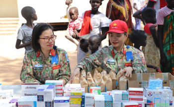 Bác sĩ mũ nồi xanh kỷ niệm Ngày Thầy thuốc Việt Nam ở Nam Sudan