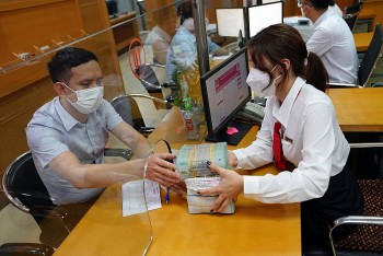 Sau 1/7/2023, mức lương công chức ngành Ngân hàng thay đổi như thế nào?