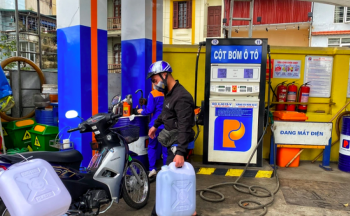 Cửa hàng xăng dầu có được phép bán hàng không qua cột bơm?