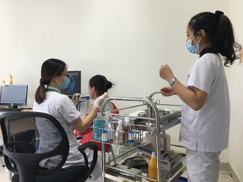 Cấp bách tháo gỡ khó khăn cho ngành y tế
